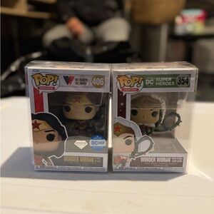 Funko Pop Wonder Woman Duo - Red and Gold